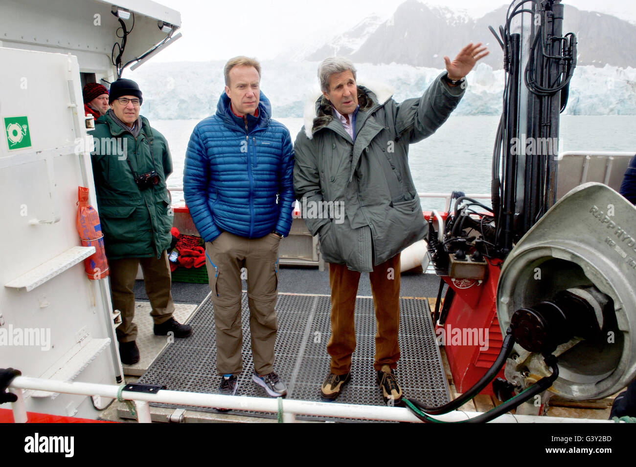 Ny Alesund, Norway. 16th June, 2016. U.S. Secretary of State John Kerry and Norwegian Foreign Minister Borge Brende as they inspect the Blomstrand Glacier onboard the research vessel Teisten June 16, 2016 on the Kongsfjorden in Ny-Alesund, Norway. Kerry and Brende visited the northernmost civilian settlement in the world to view the effects of global warming on the Arctic environment. Credit:  Planetpix/Alamy Live News Stock Photo
