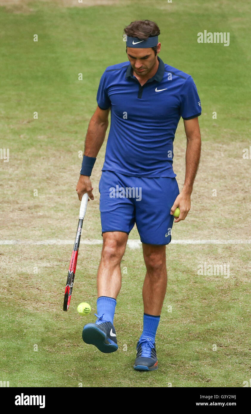 Halle Germany 16th June 2016 Roger Federer Of Switzerland In Action Against M Jaziri Of Tunisia During The Atp Tennis Tournament In Halle Germany 16 June 2016 Photo Friso Gentsch Dpa Alamy Live News
