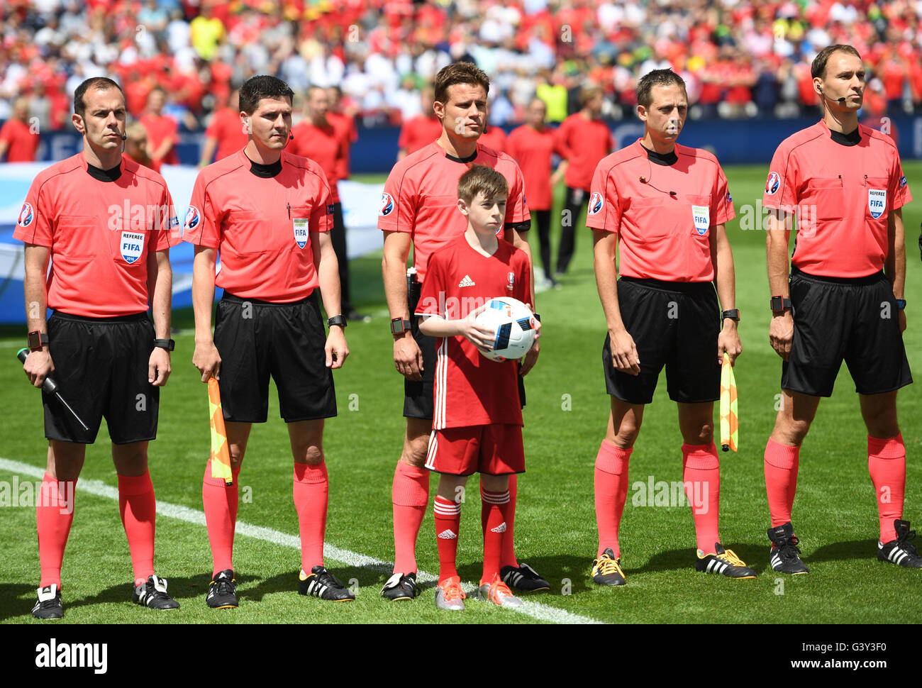German referees Marco Fritz (L-R), Stefan Lupp, Felix Brych, Mark Borsch and Bastian Dankert during the Euro 2016 Group B soccer match between England and Wales at the Stade Bollaert-Delelis stadium, Lens, France, June 16, 2016. Photo: Marius Becker/dpa Stock Photo