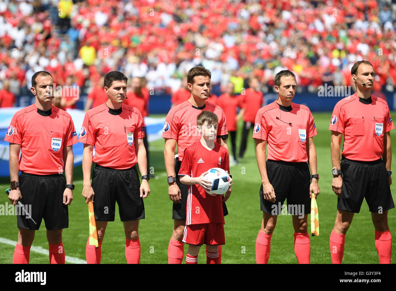 German referees Marco Fritz (L-R), Stefan Lupp, Felix Brych, Mark Borsch and Bastian Dankert during the Euro 2016 Group B soccer match between England and Wales at the Stade Bollaert-Delelis stadium, Lens, France, June 16, 2016. Photo: Marius Becker/dpa Stock Photo