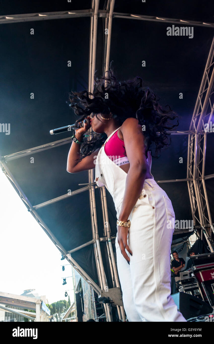 Barcelona, Catalonia, Spain. 16th June, 2016. Lady Leshurr. The super fresh English MC has become a phenomenon with her rapid-fire freestyle raps fused with self produced grime and hip-hop in collaboration with newcomers like Show & Prove, Krunchie and Z Dot. The new queen of Sound UK. Sónar 2016 Credit: Cisco Pelay /Alamy Live News Stock Photo