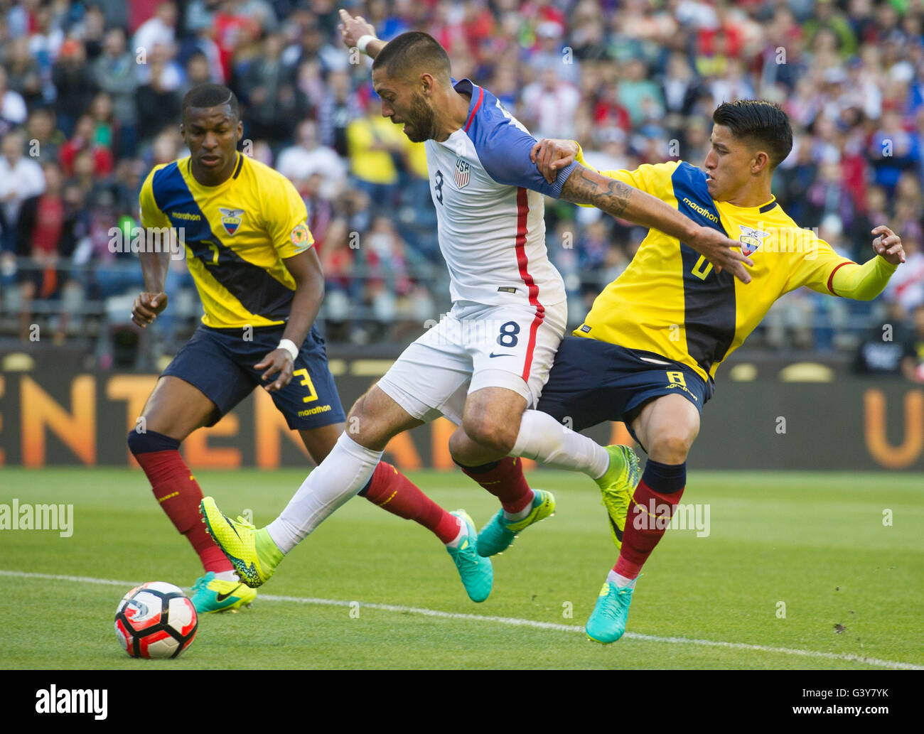 Seattle, USA. 16th June, 2016. Clint Dempsey (C) of the United States vies with Fernando Gaibor of Ecuador during a quarterfinal of the 2016 Copa America soccer tournament at the Century Link Field in Seattle, the United States, June 16, 2016. The United States won 2-1. Credit:  Yang Lei/Xinhua/Alamy Live News Stock Photo