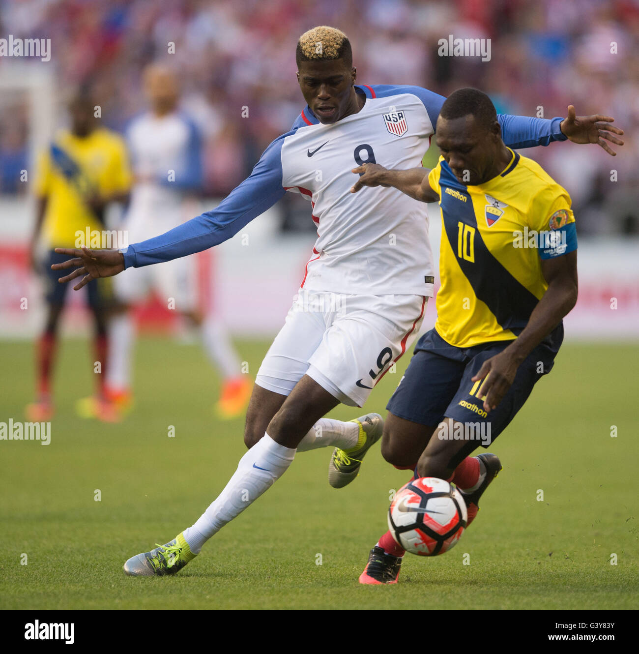Seattle. 16th June, 2016. Gyasi Zardes (L) of the United States vies with Walter Ayovi of Ecuador during their quarterfinal match of 2016 Copa America soccer tournament at Century Link Field in Seattle, the United States on June 16, 2016. The United States won 2-1. Credit:  Yang Lei/Xinhua/Alamy Live News Stock Photo