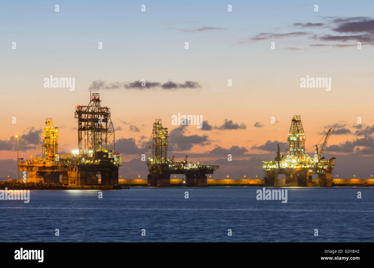 Las Palmas, Gran Canaria, Canary Islands, Spain. 17th June, 2016. Weather: Oil rigs in pre dawn light on a glorious Friday morning in Las palmas, the capital of Gran Canaria. Las Palmas port is used by a number of oil companies for repairs, resupplying, and in the the case of some, for mothballing rigs for long periods due to the fall in oil prices and over supply of crude oil. Credit:  Alan Dawson News/Alamy Live News Stock Photo
