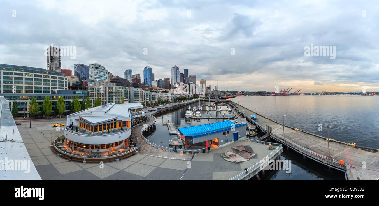 Panoramic view of Seattle Downtown and Anthony's Pier 66 Stock Photo