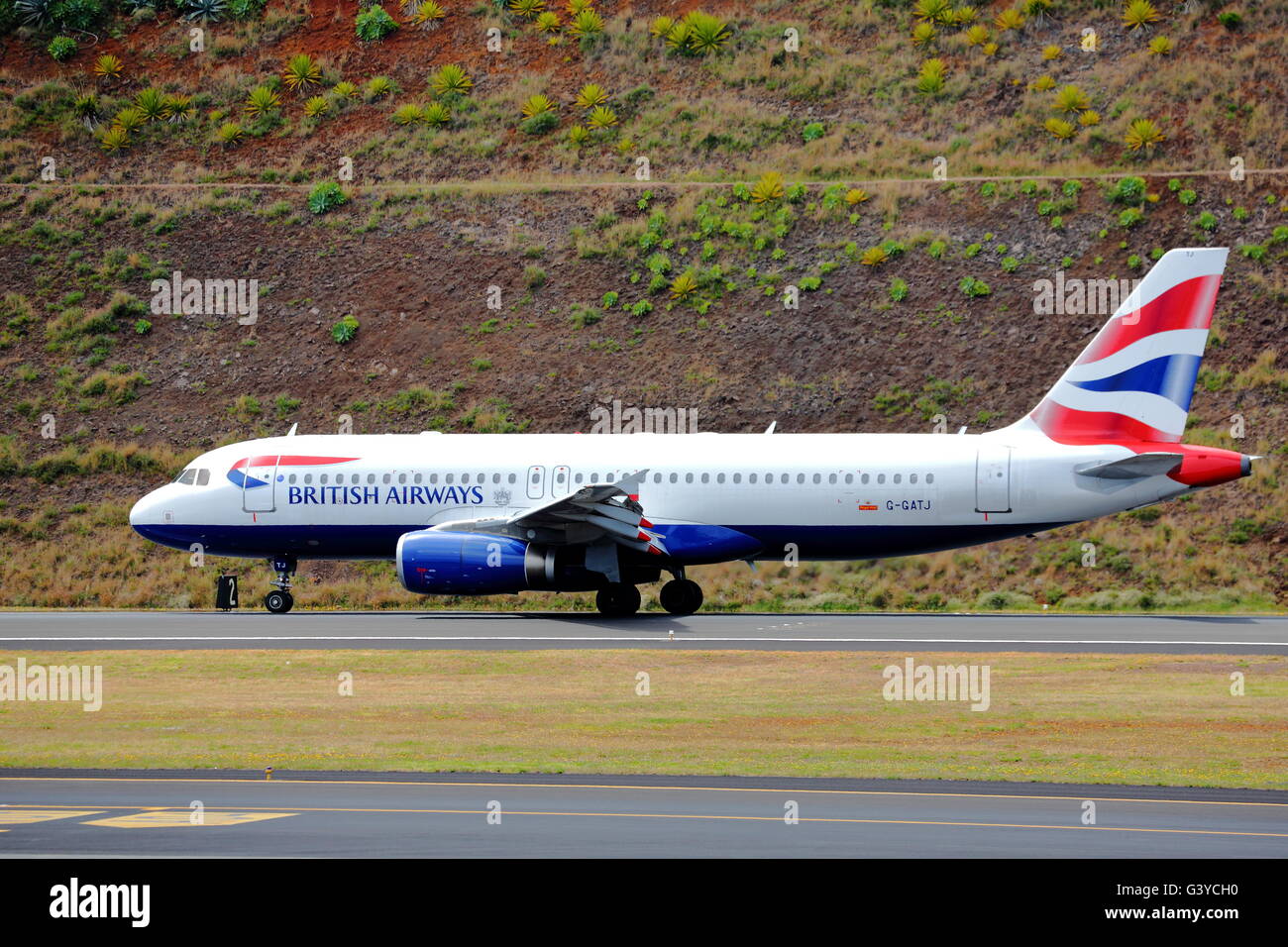 British Airways Airbus A320-200 G-GATJ arriving at Funchal Airport, Madeira, Portugal Stock Photo