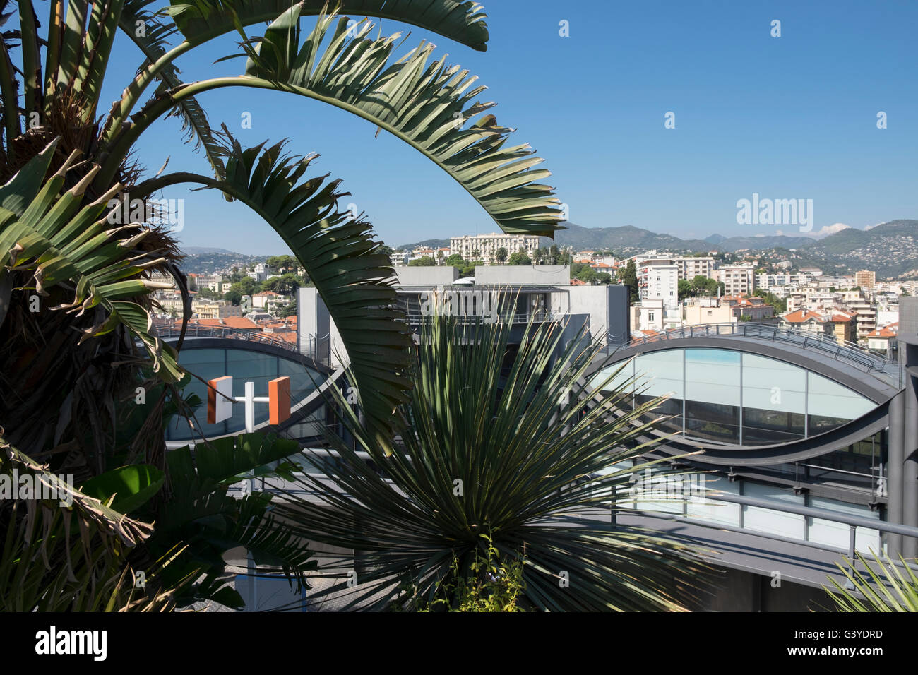 Roof of Museum of Modern and Contemporary Art (Musée d'art moderne et d ...