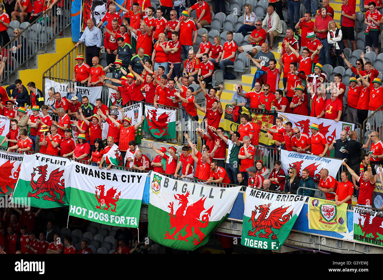 Wales Fans In The Stands Prior To The Uefa Euro 16 Group B Match At The Stade Felix Bollaert Delelis Lens Press Association Photo Picture Date Thursday June 16 16 See Pa Story