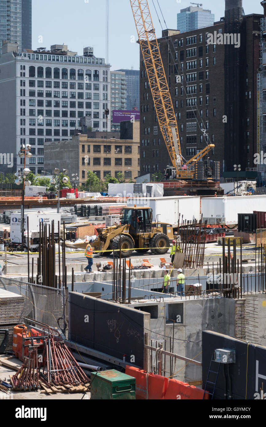 High rise buildings at hudson yards hi-res stock photography and images ...