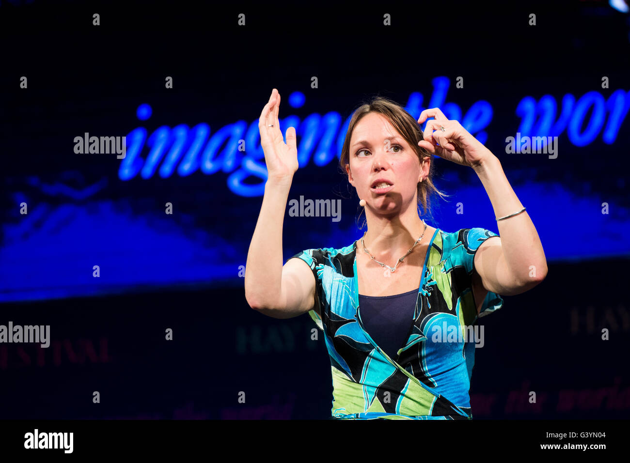 Dr Hannah Critchlow,  neuroscientist, Cambridge academic, television presenter, science popularist, speaking on stage at The Hay Festival, Saturday 28 May 2016 Stock Photo