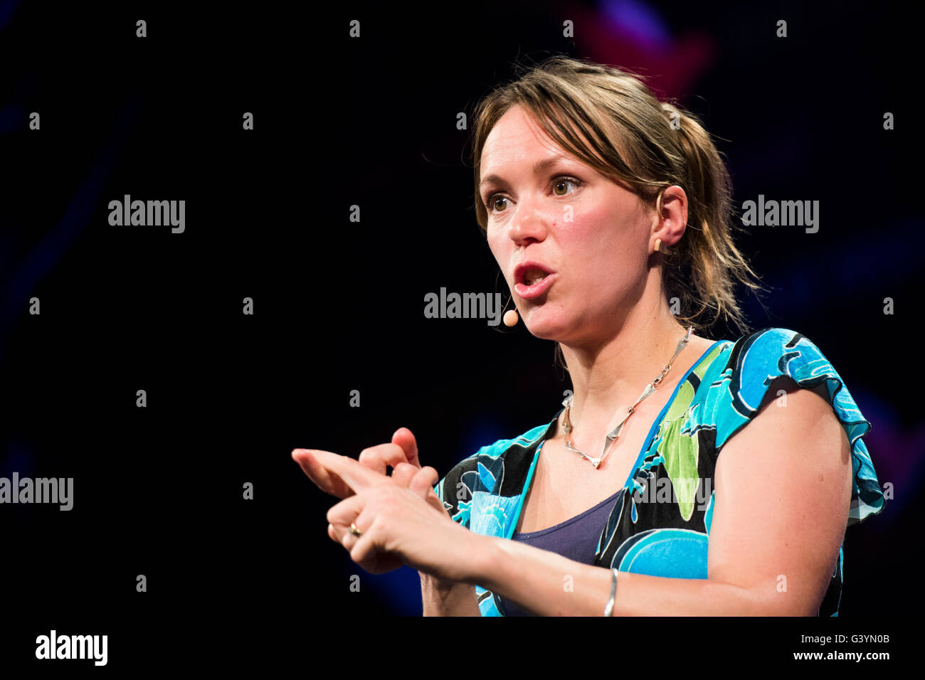 Dr Hannah Critchlow,  neuroscientist, Cambridge academic, television presenter, science popularist, speaking on stage at The Hay Festival, Saturday 28 May 2016 Stock Photo