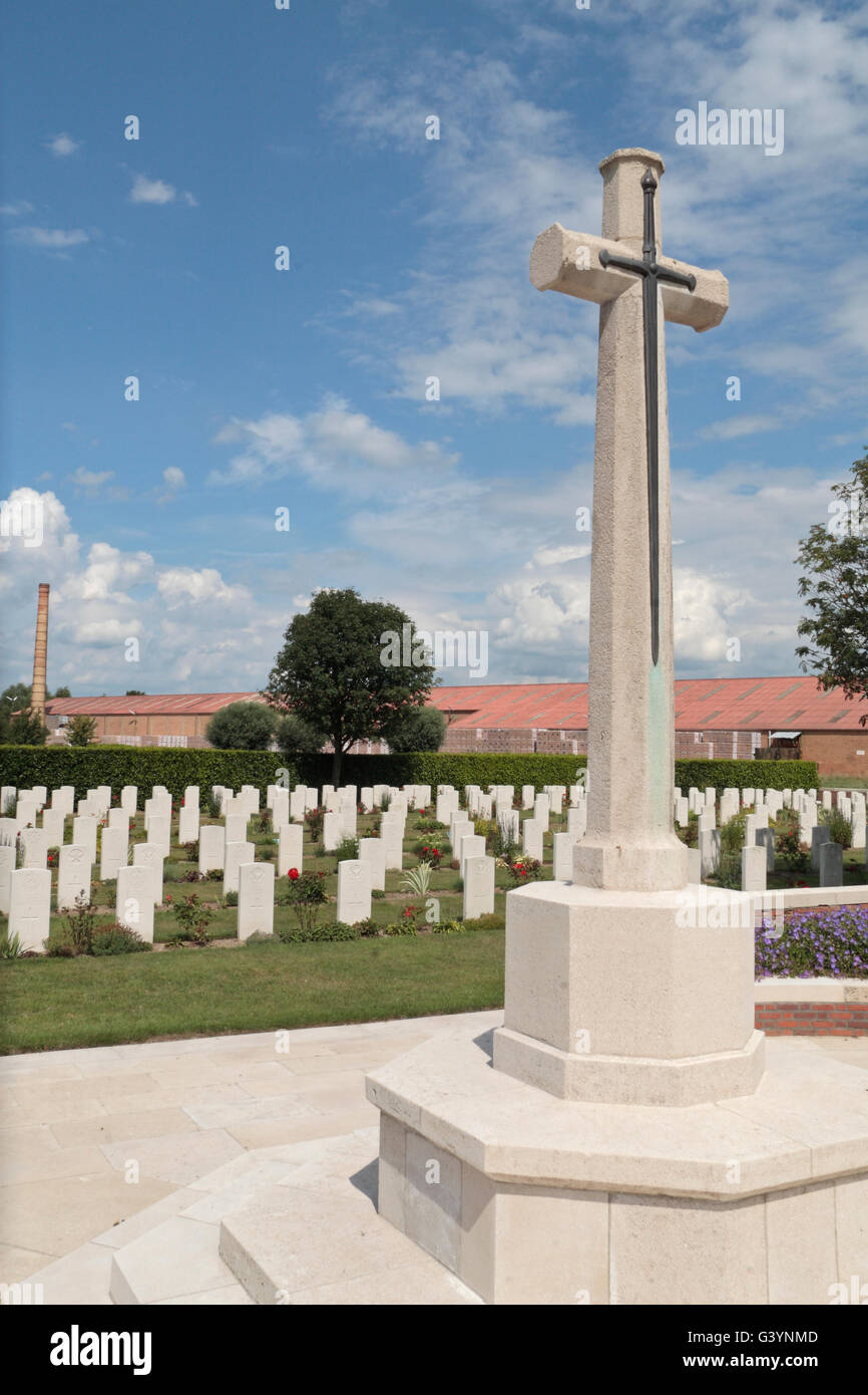 Cross of Sacrifice in the CWGC Tancrez Farm Cemetery, Hainaut, Belgium. Stock Photo
