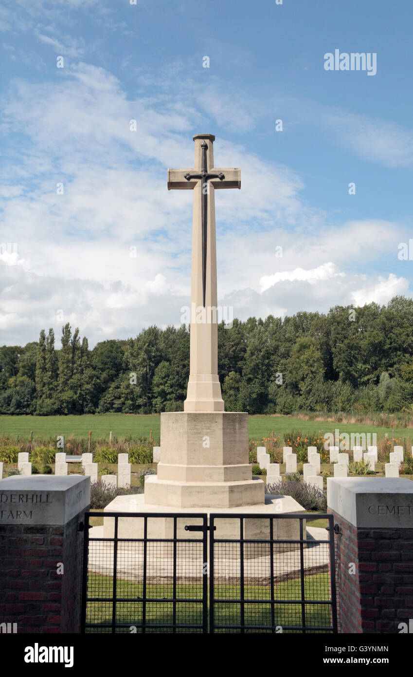 Cross of Sacrifice at thge entrance to the CWGC Underhill Farm Cemetery, Hainaut, Belgium. Stock Photo