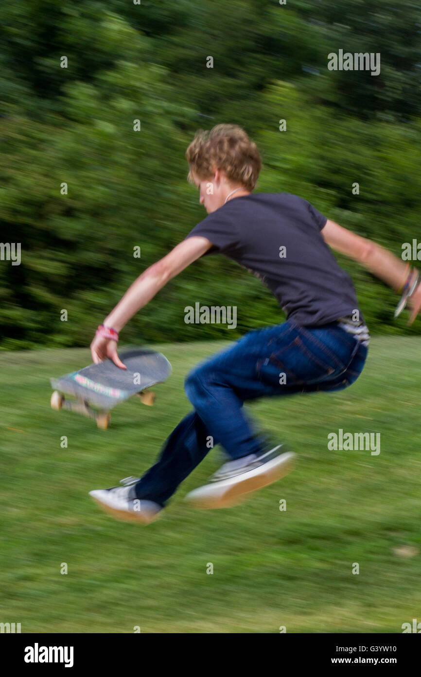 Skateboarders leaps, lunges, skateboard action, jumps, jumping stride