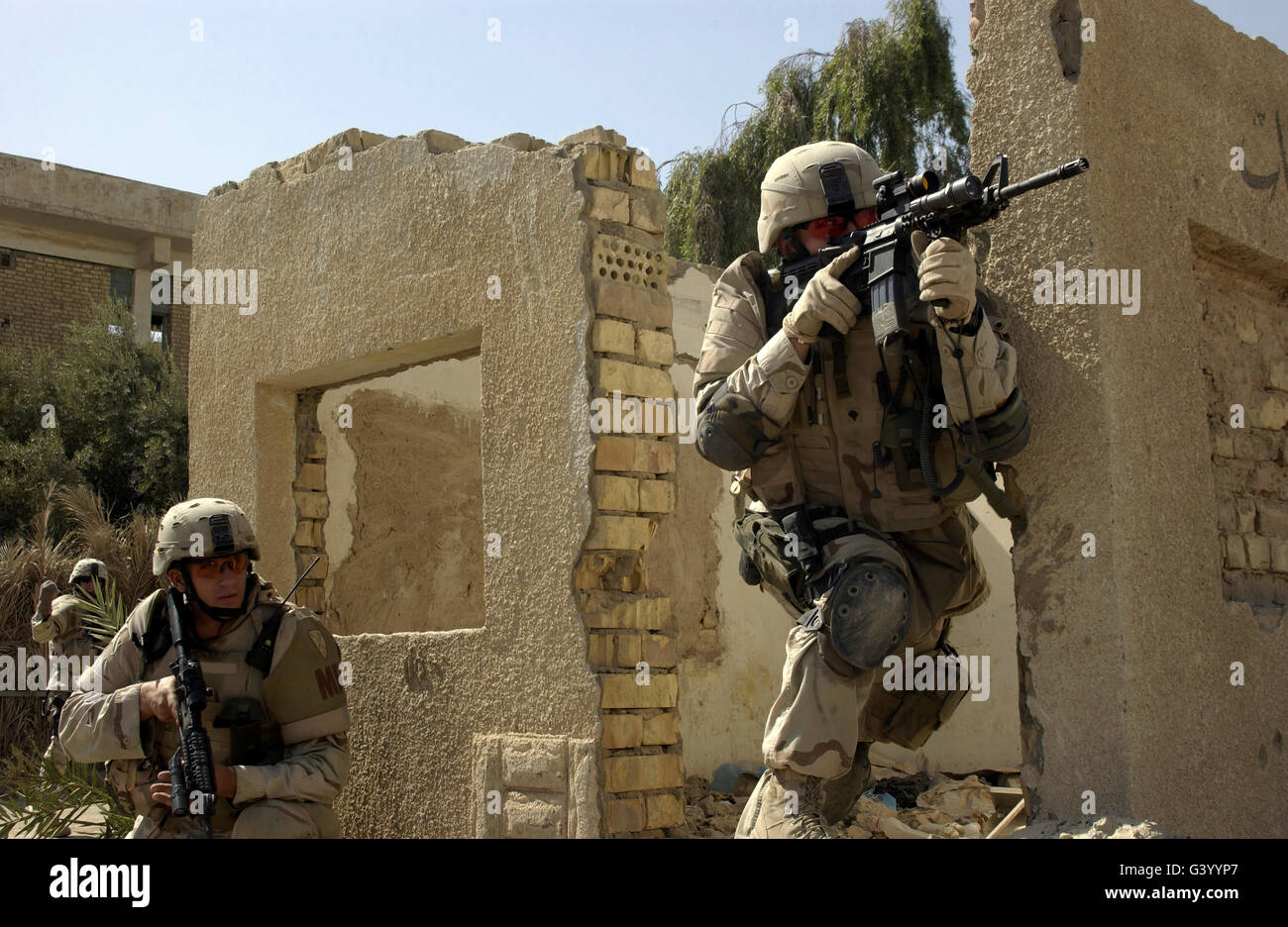 U.S. Army soldiers reacting to small arms fire in Al Madain, Baghdad, Iraq. Stock Photo