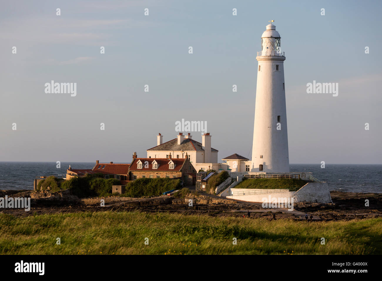 St. Mary's Lighthouse in St Mary's Island with cottages, Tyne and Wear, England, UK Stock Photo