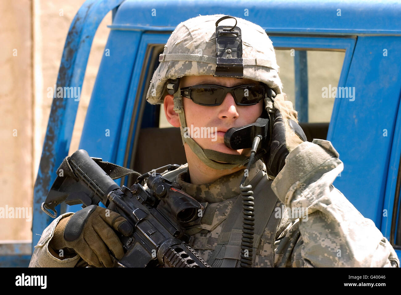 A soldier talking via radio in the industrial sector of the town of Taza in Kirkuk, Iraq. Stock Photo