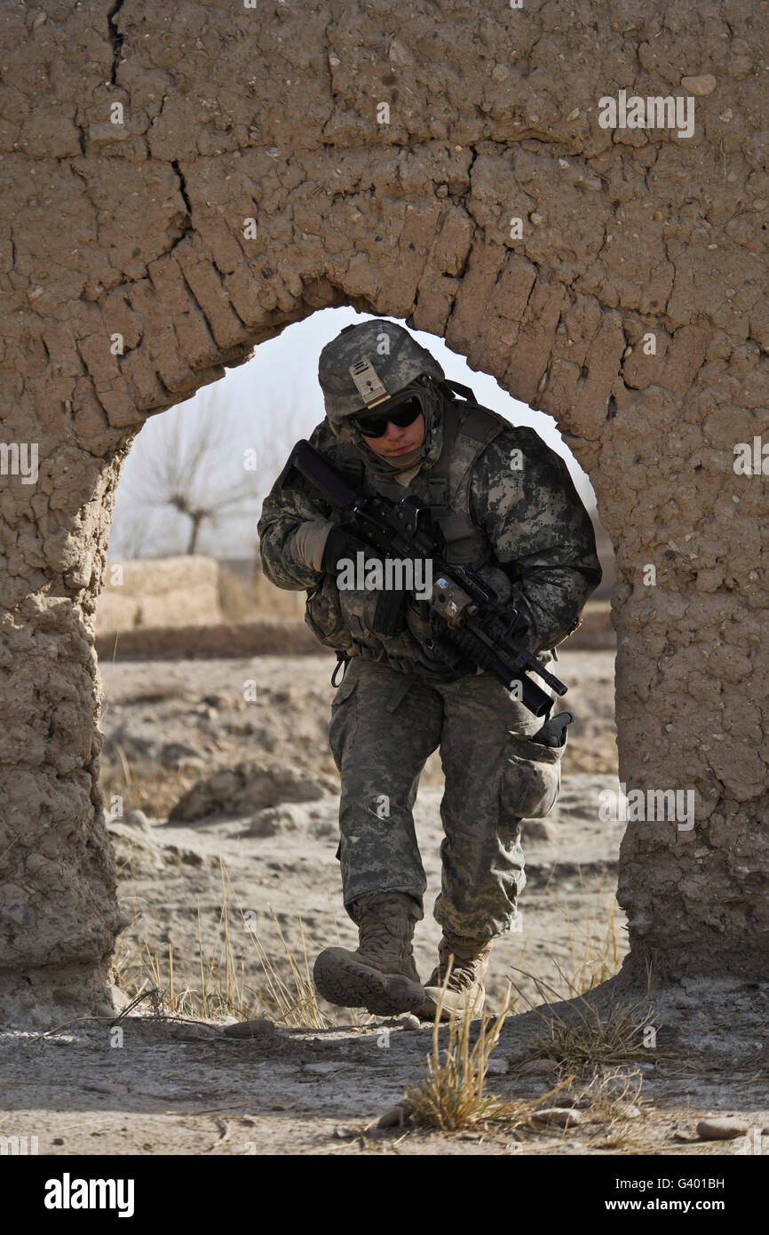 Dismounted soldier hires stock photography and images Alamy