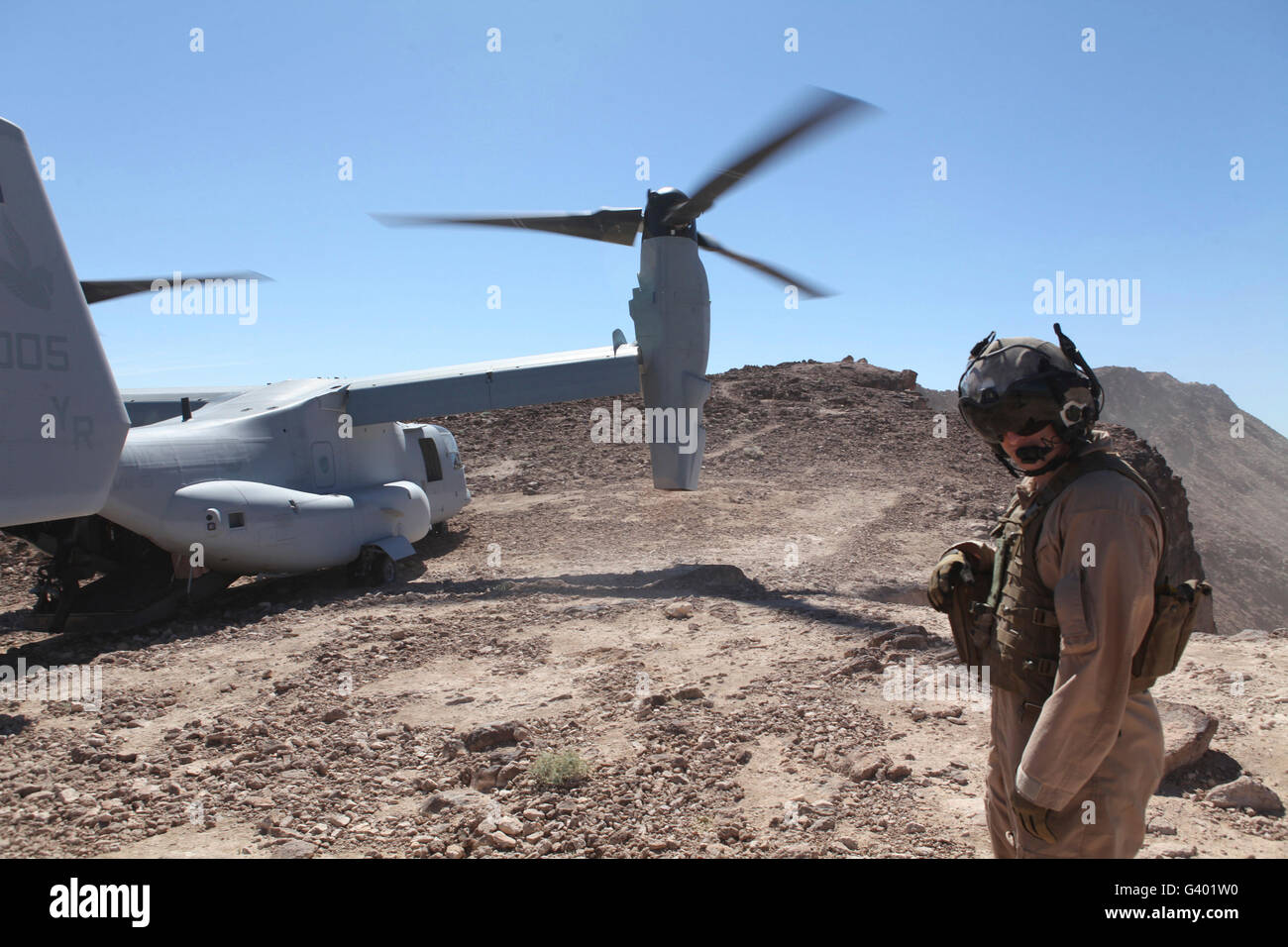 A MV-22 Osprey tiltrotor lands in the Imperial Valley desert in California. Stock Photo