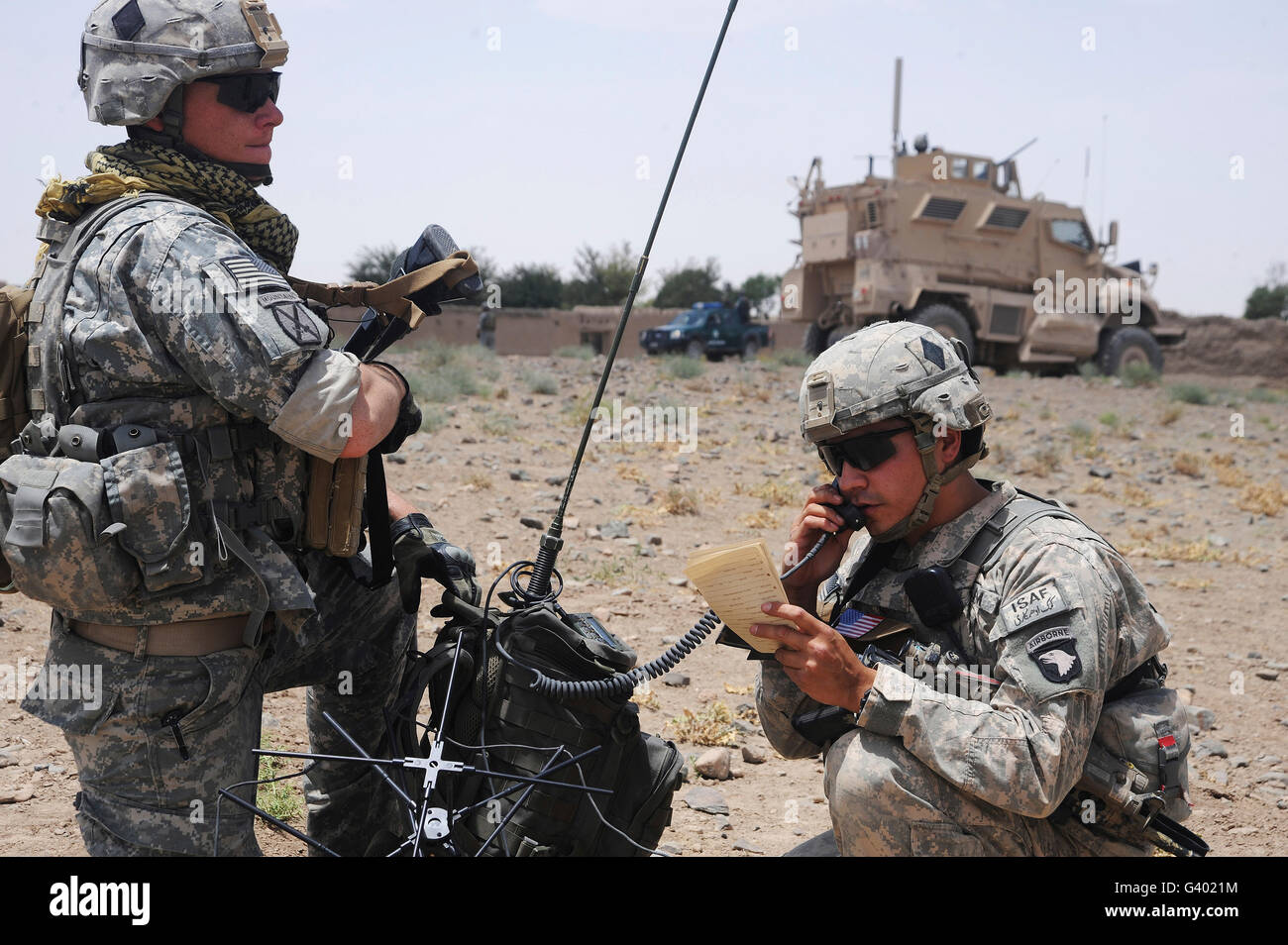 Satellite phone soldier hi-res stock photography and images