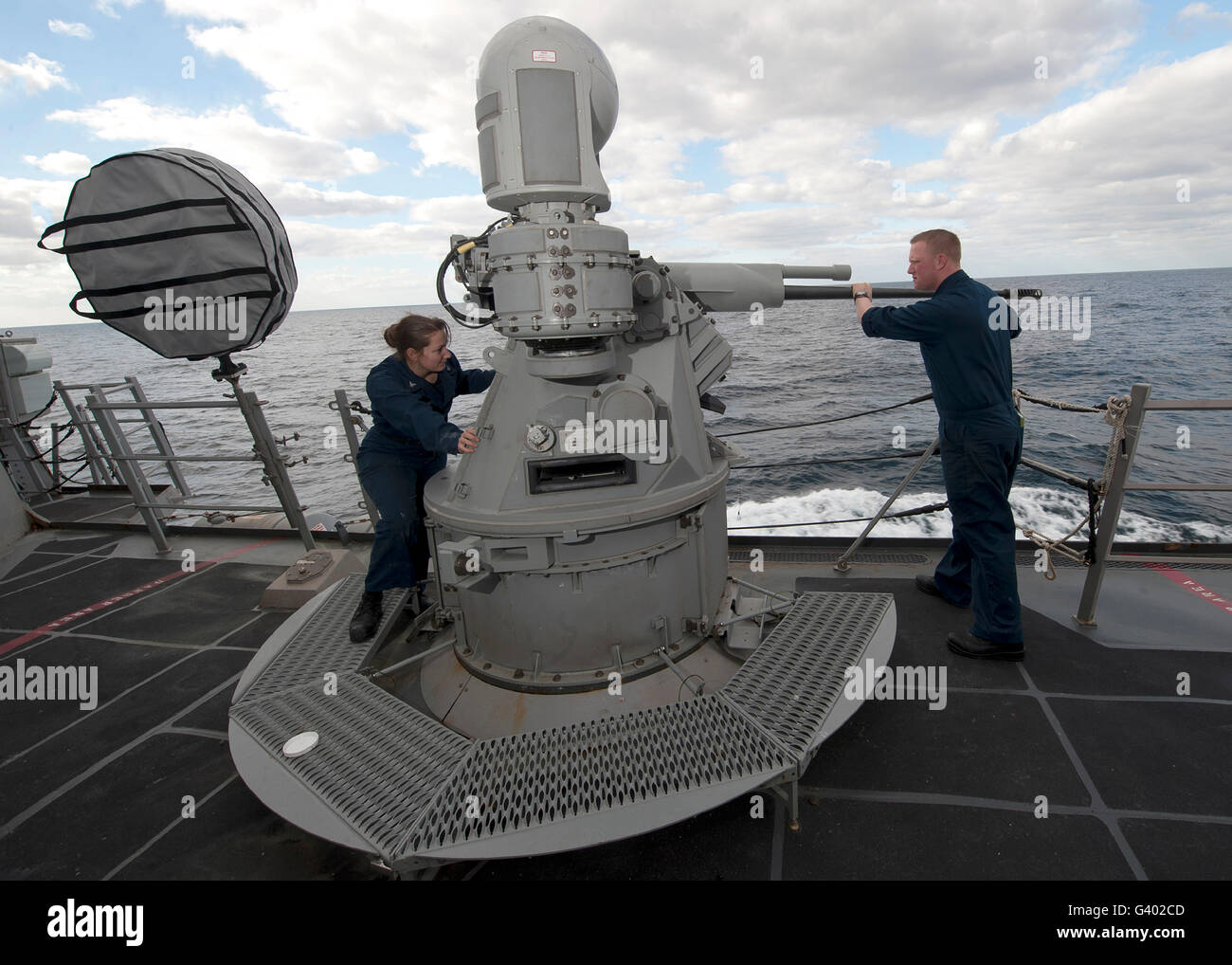 Warship gunner 2 hi-res stock photography and images - Alamy