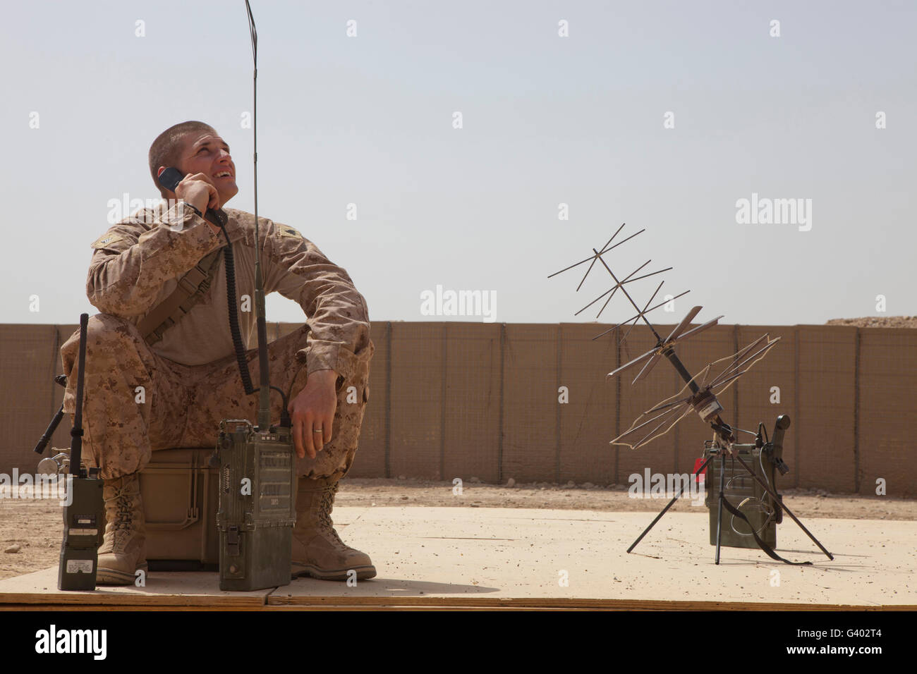 Satellite phone soldier hi-res stock photography and images
