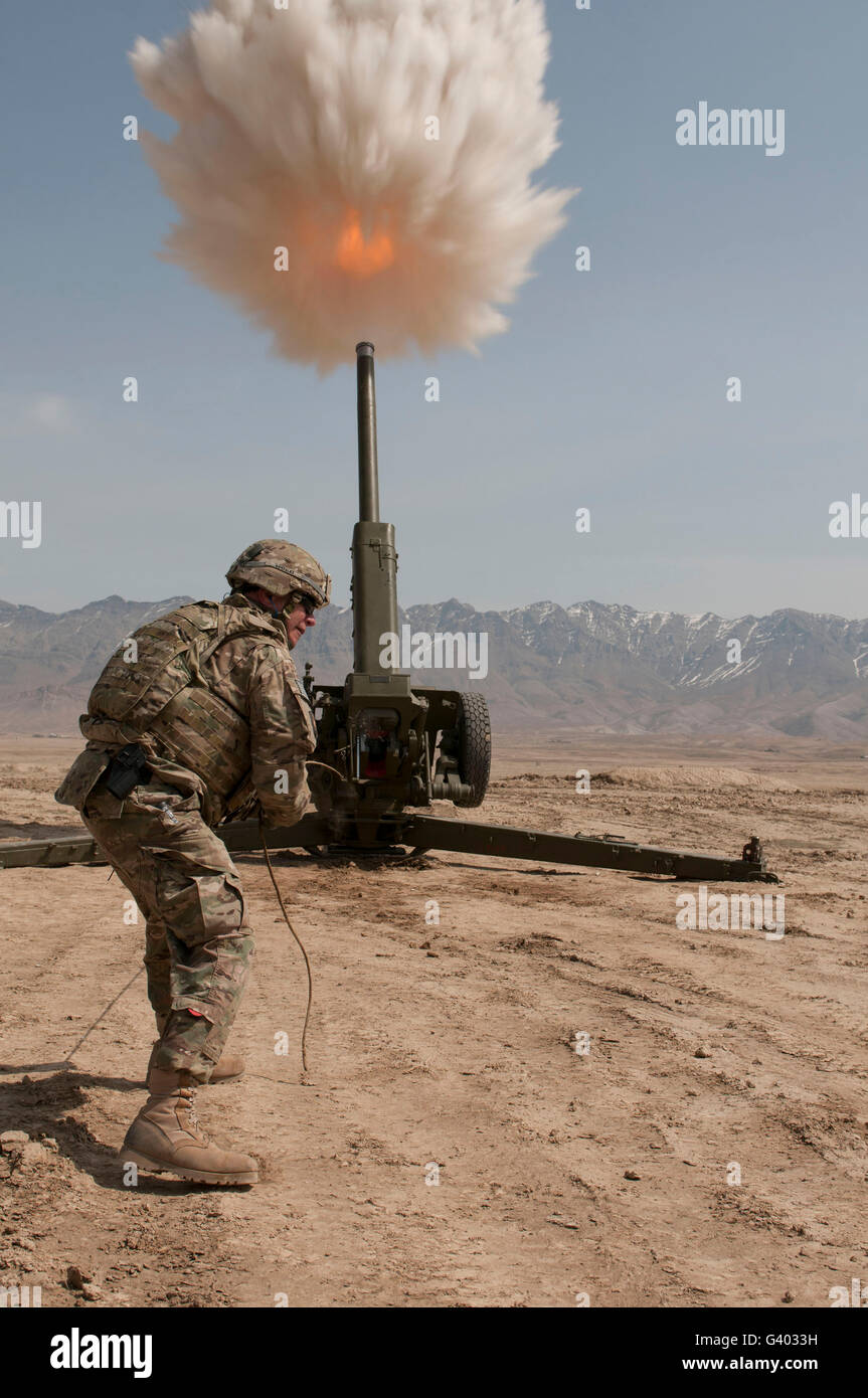 122mm howitzer hi-res stock photography and images - Alamy