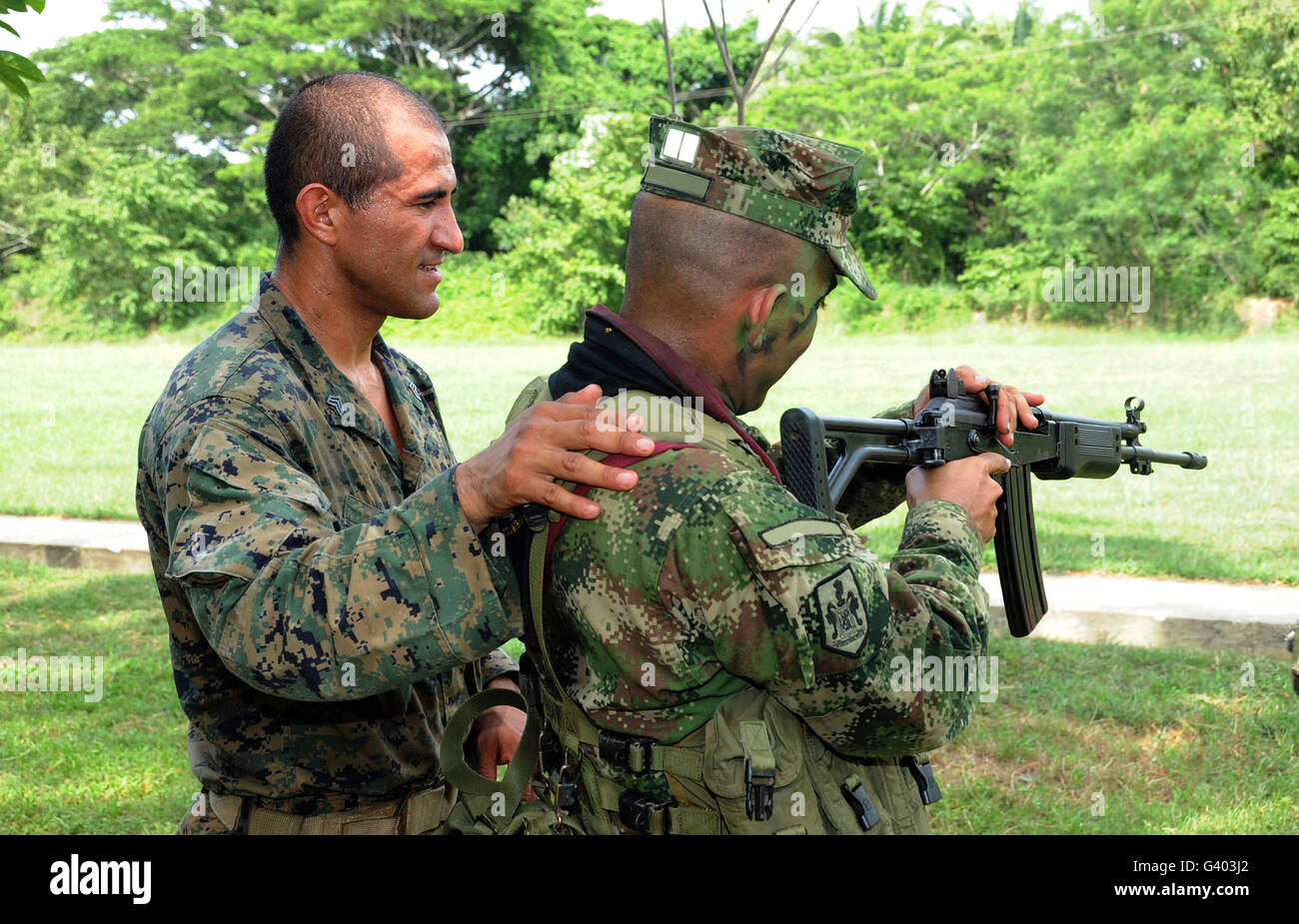U.S. Marine coaches load and reload procedures to a Colombian marine. Stock Photo
