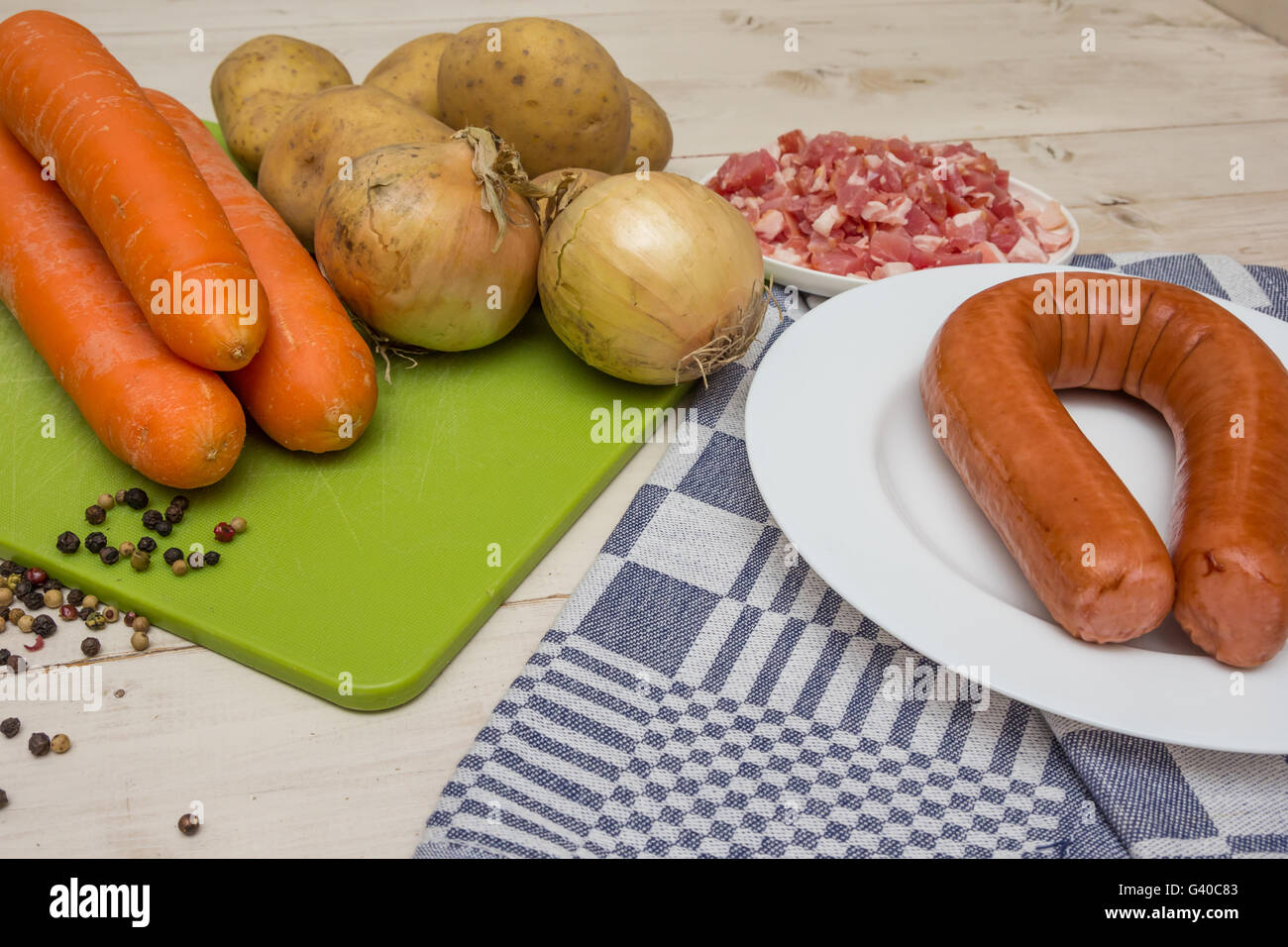 Recipe: 'Hutspot' with smoked sausage - Vegan Amsterdam