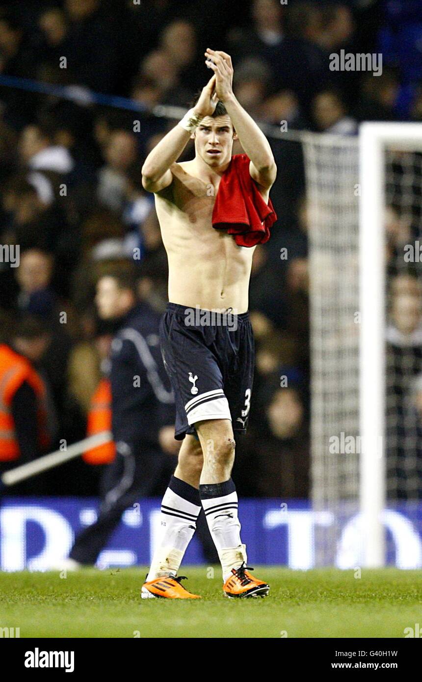 Tottenham Hotspur's Gareth Bale applauds the fans after the match Stock  Photo - Alamy, image size:860x1390