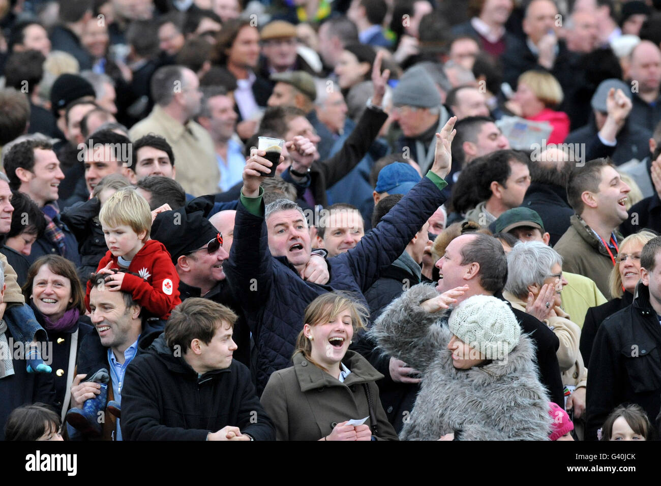 Horse Racing - William Hill Super Saturday - Kempton Park. Racegoers watch the action from the stands Stock Photo