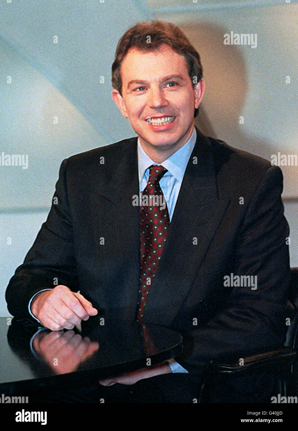 PAP 05: LONDON: 19.03.95: Labour leader Tony Blair before appearing on