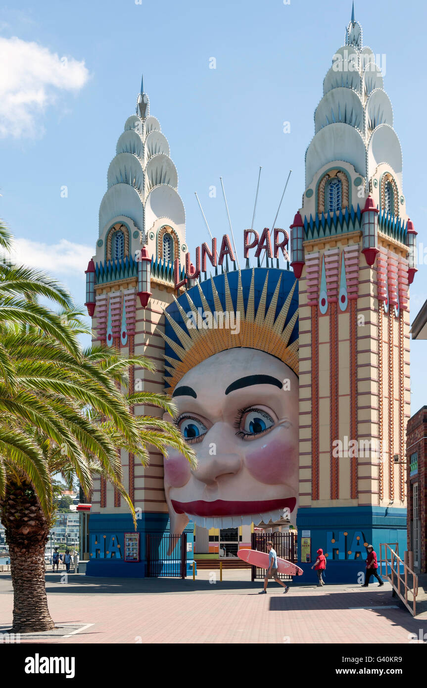 Entrance towers at Luna Park Sydney, Milsons Point, Sydney, New South Wales, Australia Stock Entrance towers at Luna Park Sydney, Milsons Point, Sydney, New South Wales, Australia Stock