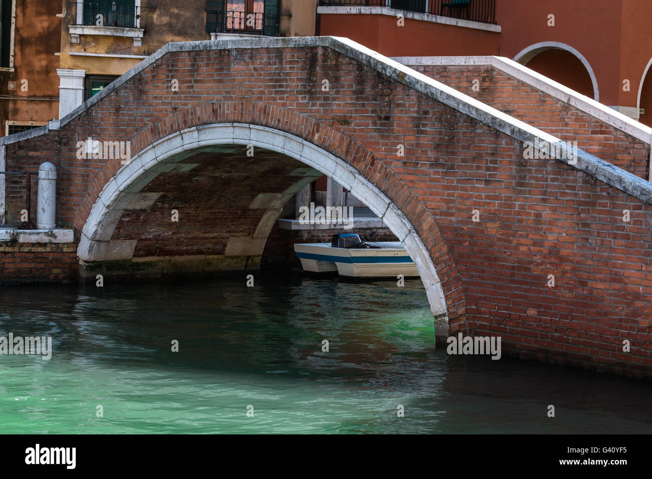 Antique bridge hi-res stock photography and images - Alamy