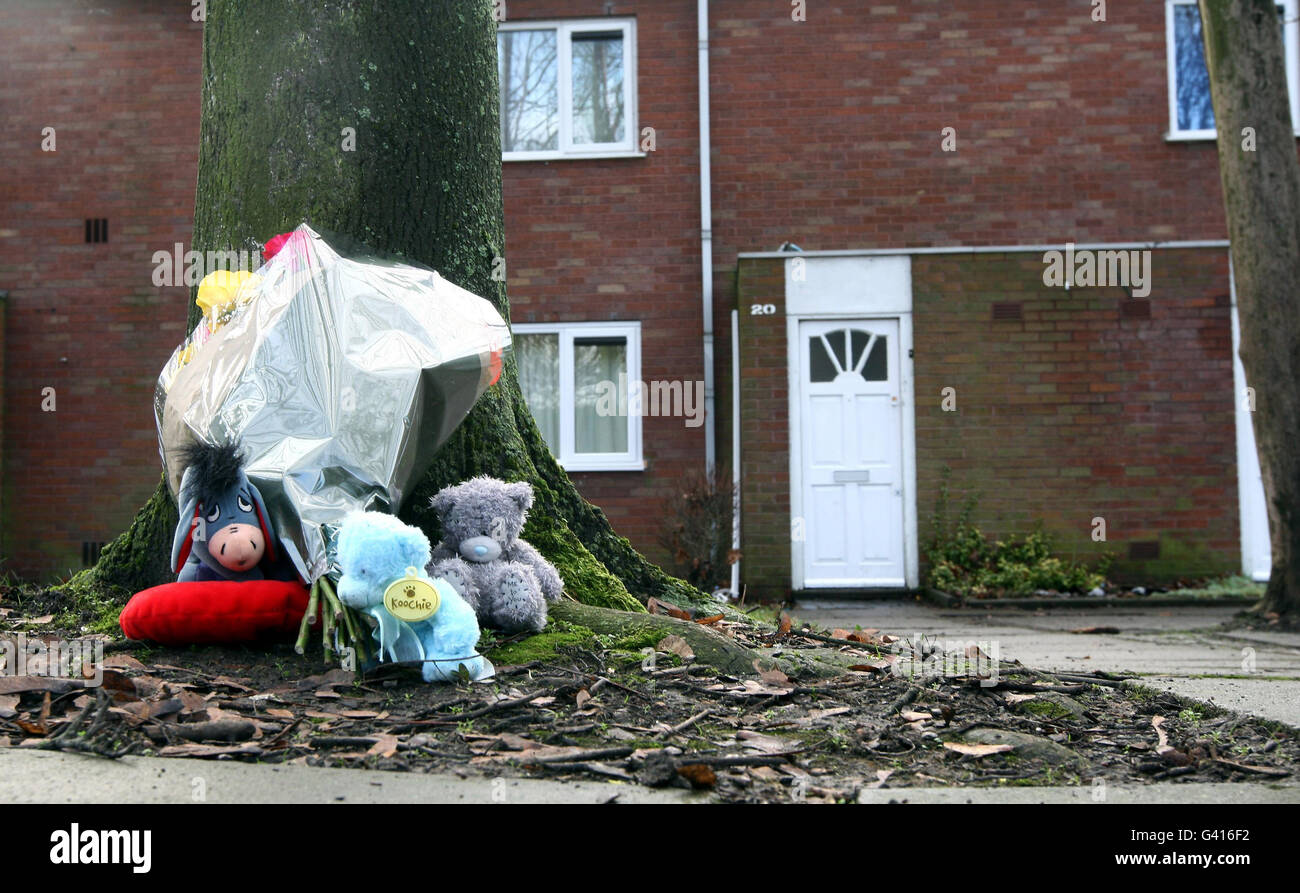 Tributes left at a house in ward end hires stock photography and