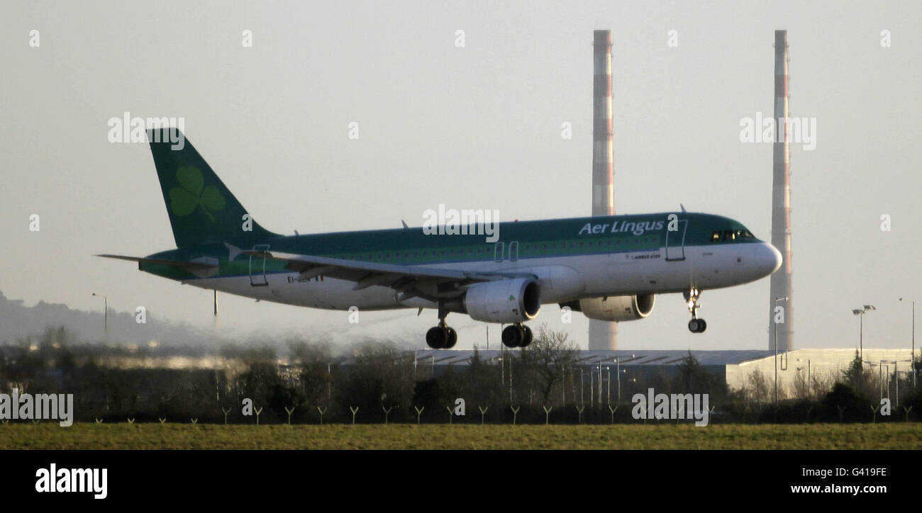 An Aer Lingus jet lands at Dublin airport as Transport Minister Noel Dempsey was today urged to intervene in an escalating Aer Lingus row which has resulted in major travel disruption. Stock Photo