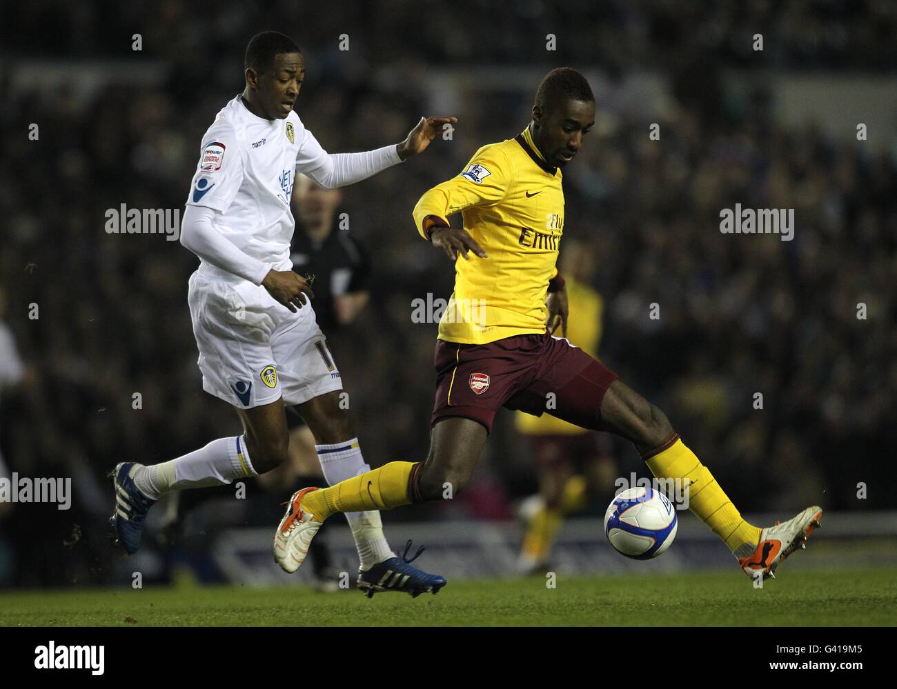 Soccer - FA Cup - Third Round Replay - Leeds United v Arsenal - Elland Road. Leeds United's Sanchez Watt (left) and Arsenal's Johan Djourou battle for the ball Stock Photo