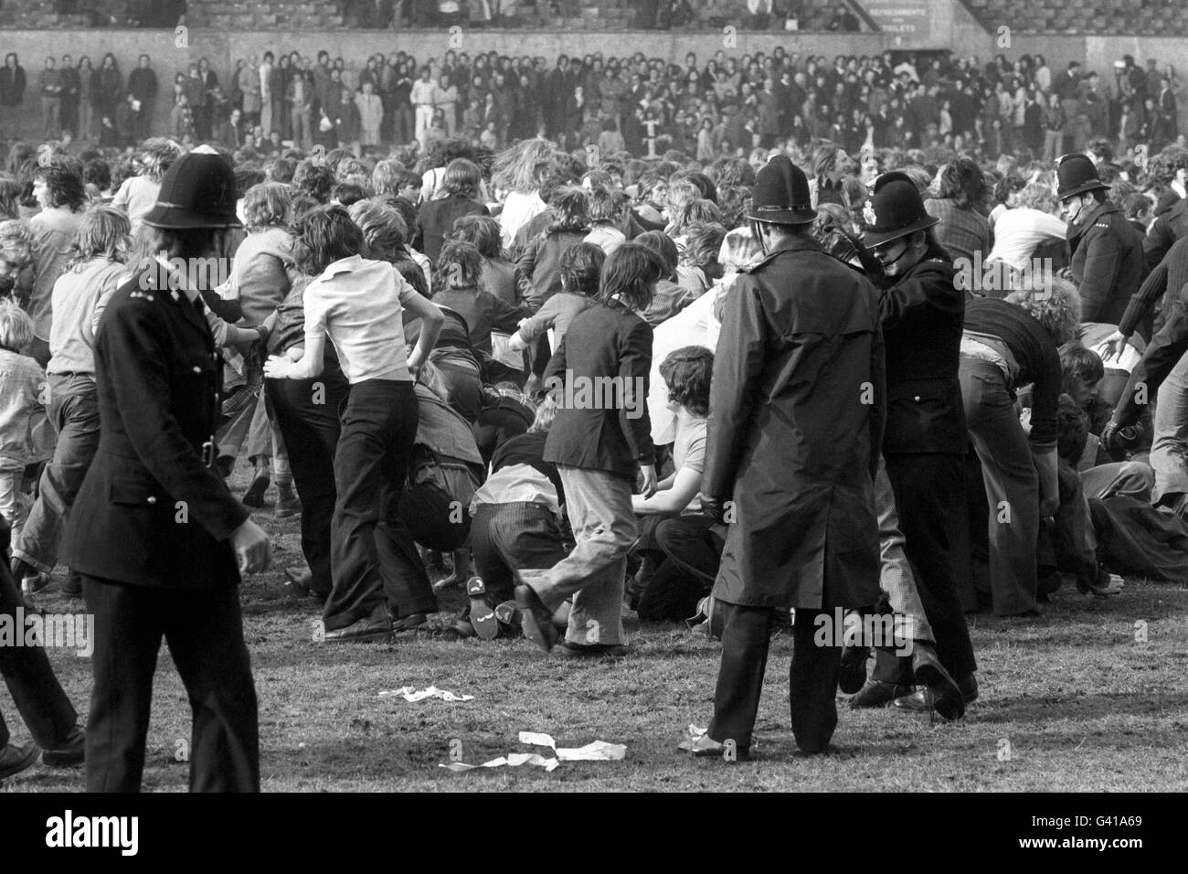 Sport football 1970s pitch hires stock photography and images Alamy