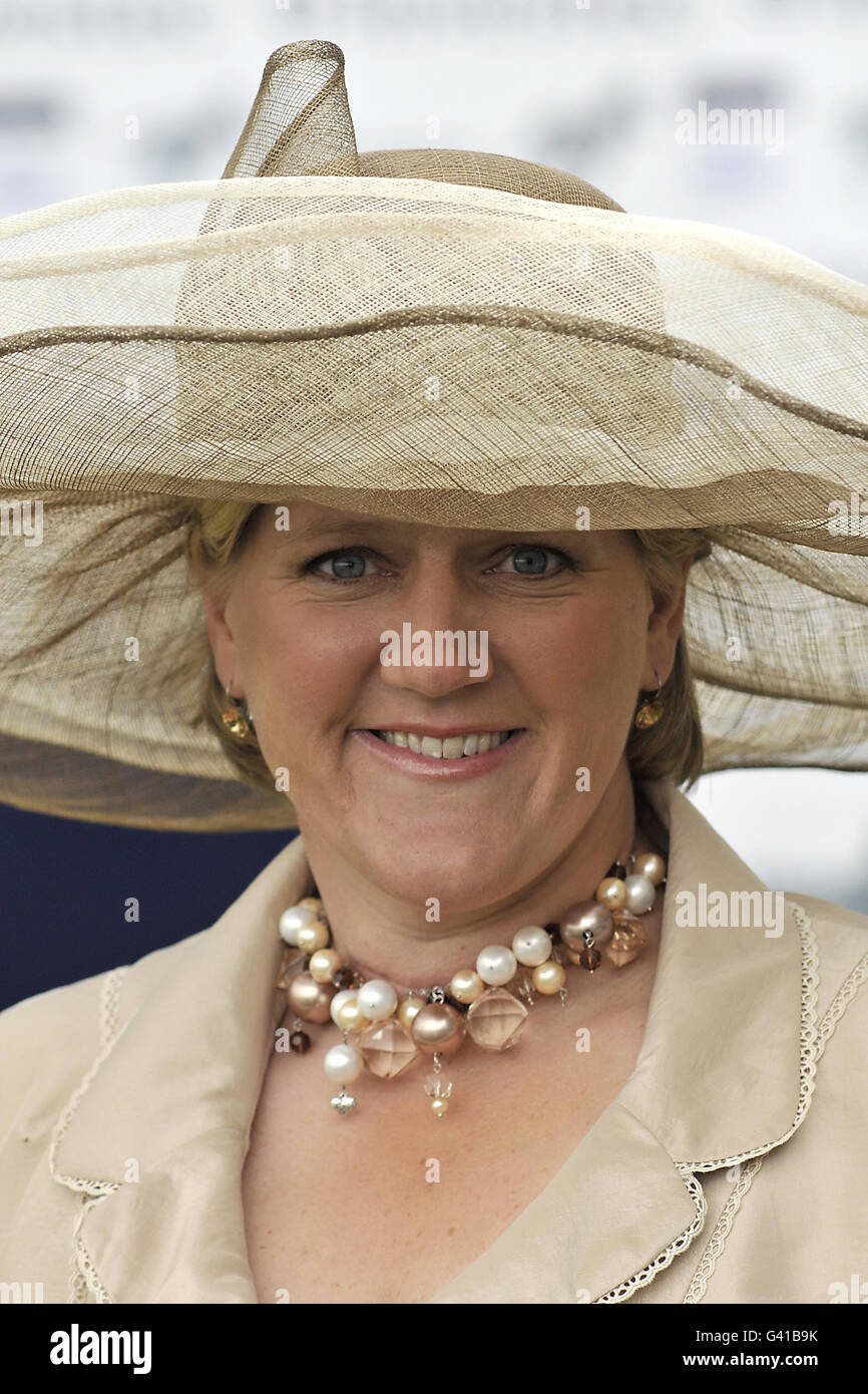 Horse Racing - The Investec Derby Festival - Ladies Day - Epsom Racecourse Stock Photo