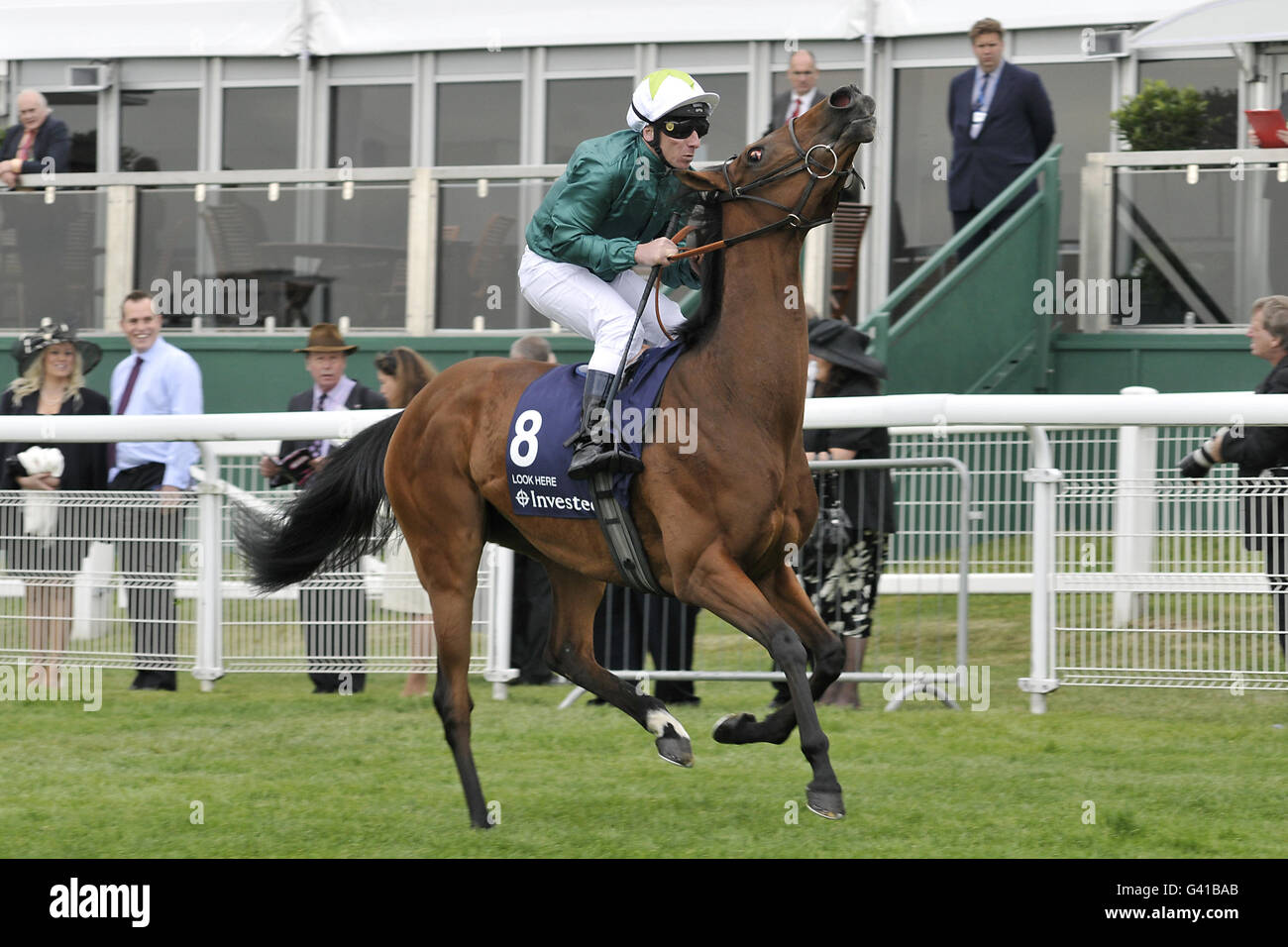Horse Racing - The Investec Derby Festival - Ladies Day - Epsom Racecourse. Look Here Ridden by Seb Sanders Stock Photo