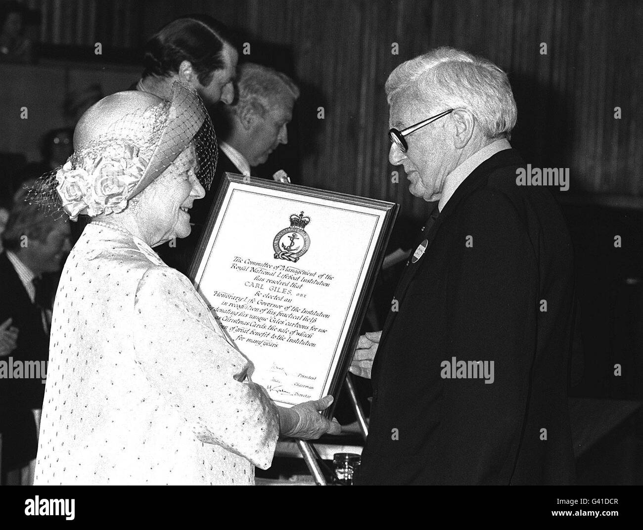 Newspaper cartoonist Carl Giles being presented with a charity award by the Queen Mother for his work in support of the RNLI. 27/08/1995: Giles dies at the age of 78 after several months of ill-health. Stock Photo