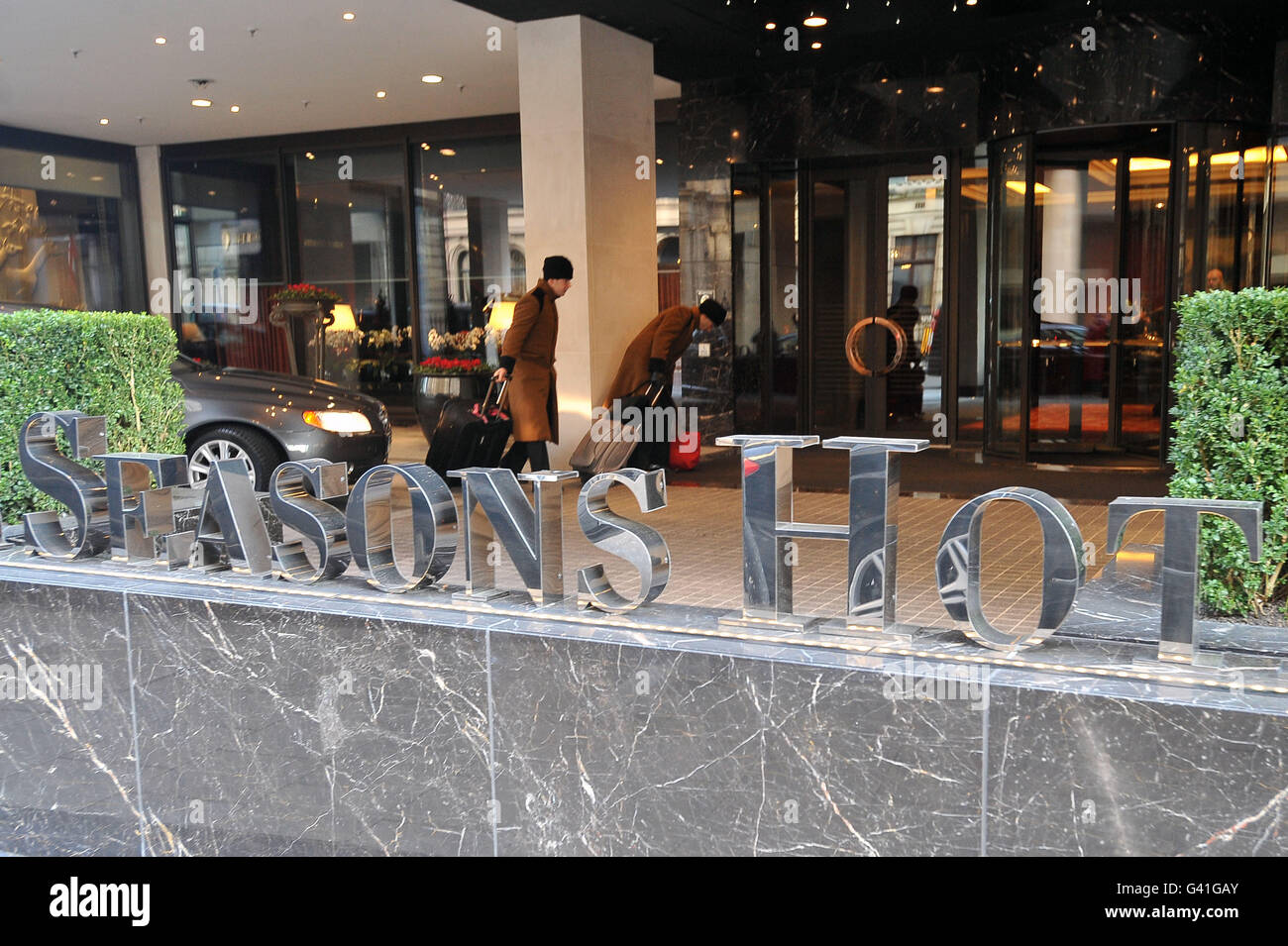 General view of The Four Seasons Hotel, on Hamilton Place, Park Lane Stock  Photo - Alamy