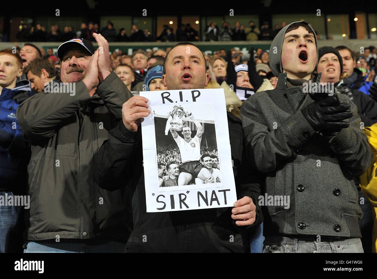 Soccer - Barclays Premier League - Bolton Wanderers v Chelsea - Reebok Stadium. Fans pay tribute to former Bolton Wanderers' footballer Nat Lofthouse who recently passed away Stock Photo