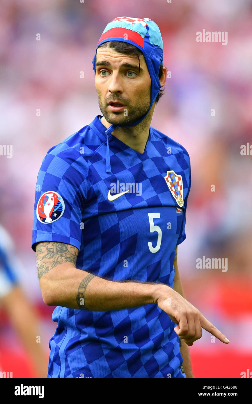 Saint-Etienne, France. 17th June, 2016. Vedran Corluka reacts during the Euro 2016 Group D soccer match between Czech Republic and Croatia at the Stade Geoffroy-Guichard in Saint-Etienne, France, 17 June 2016. Photo: Uwe Anspach/dpa/Alamy Live News Stock Photo