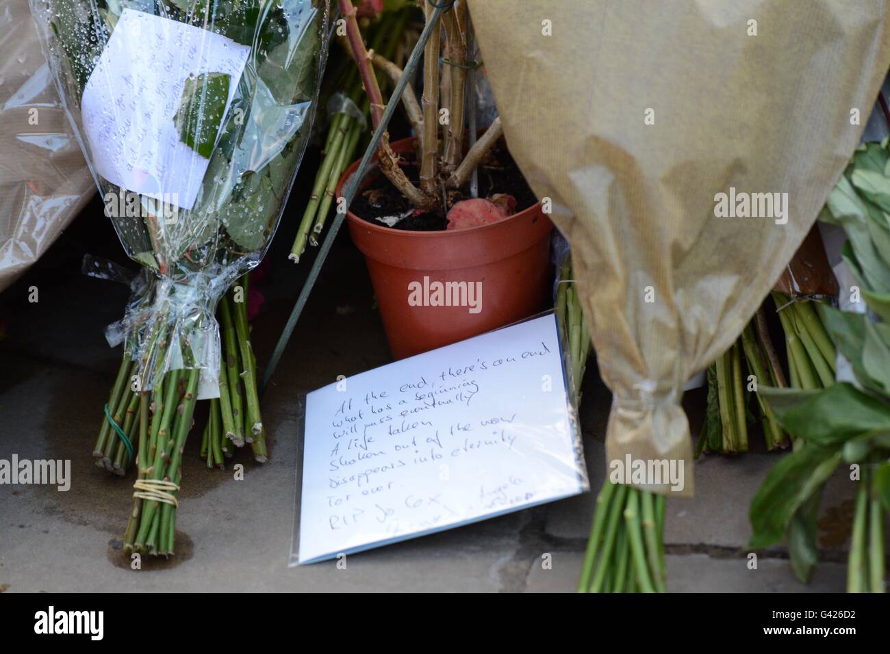 London, England. 17 June 2016. Floral tributes left for slain MP Jo Cox following her death. Credit: Marc Ward/Alamy Live News Stock Photo