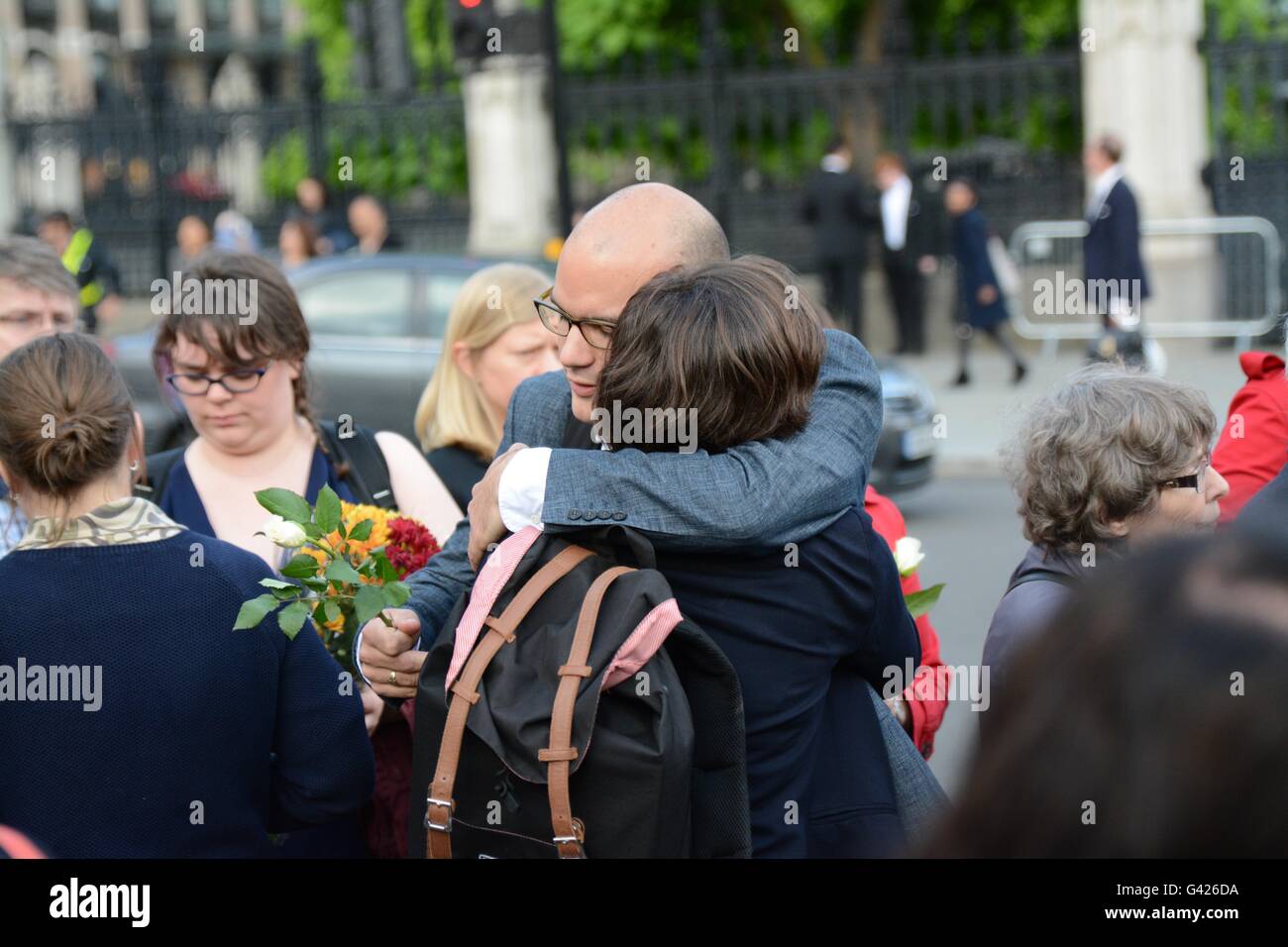 London, England. 17 June 2016. Hugs as people gather in memory of the slain Labour MP Jo Cox. Credit: Marc Ward/Alamy Live News Stock Photo