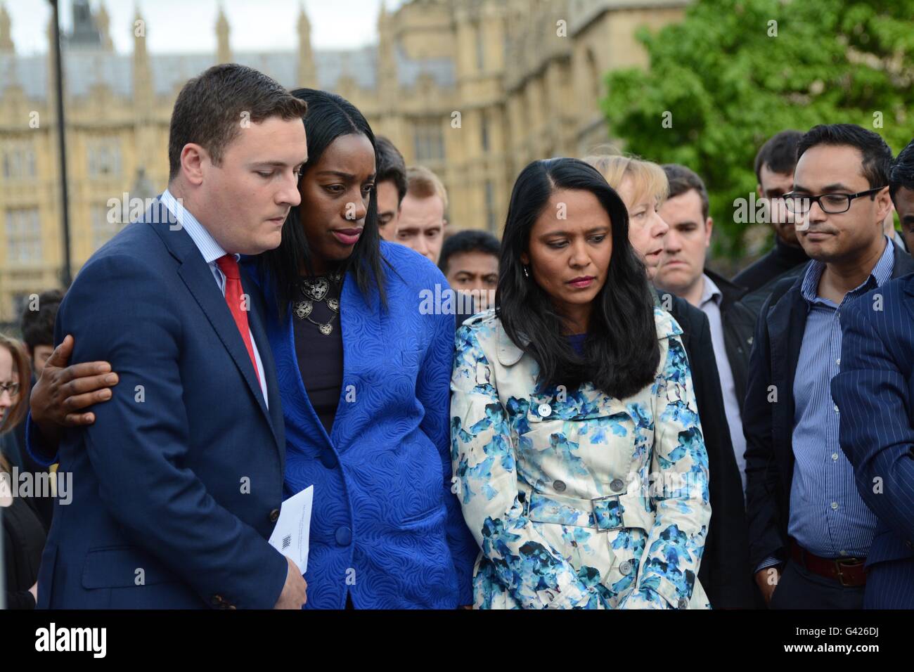 London, England. 17 June 2016. Labour MP and friend of Jo Cox, Wes Streeting MP, arrives at Parliament Square to pay tribute to Jo Cox. Credit: Marc Ward/Alamy Live News Stock Photo