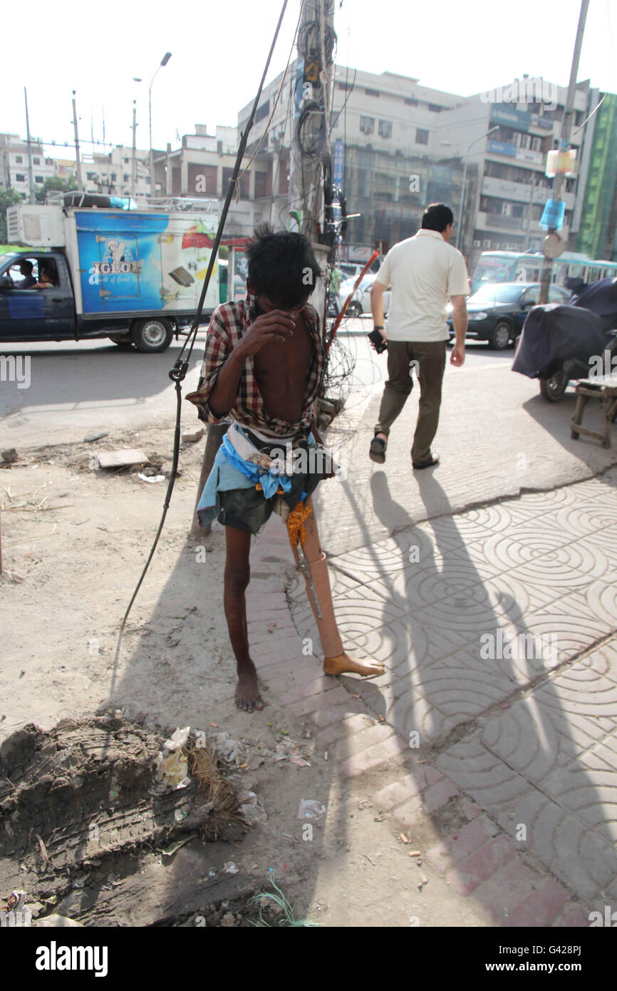 Dhaka, Bangladesh. 17th June, 2016. June 18, 2016 - Dhaka, Bangladesh - His name is Kalu Meya 20 years old walks on the Dhaka Karwan Bazar road on 17 June, 2016. He lost his left leg by the road accident in the Dhaka city before six month ago. Now he is quite ok and use his artificial leg. There has been an alarming rise in road accidents, significantly highway accidents, in Bangladesh over the past few years. According to a study conducted by the Accident Research Centre (ARC) of BUET, road accidents claim on average 12,000 lives annually and lead to about 35,000 injuries. According to Wo Stock Photo