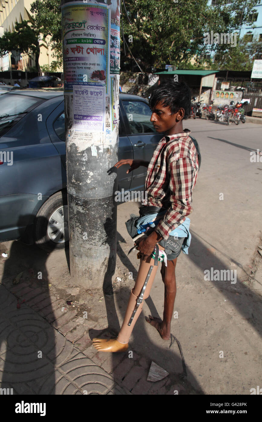 Dhaka, Bangladesh. 17th June, 2016. June 18, 2016 - Dhaka, Bangladesh - His name is Kalu Meya 20 years old walks on the Dhaka Karwan Bazar road on 17 June, 2016. He lost his left leg by the road accident in the Dhaka city before six month ago. Now he is quite ok and use his artificial leg. There has been an alarming rise in road accidents, significantly highway accidents, in Bangladesh over the past few years. According to a study conducted by the Accident Research Centre (ARC) of BUET, road accidents claim on average 12,000 lives annually and lead to about 35,000 injuries. According to Wo Stock Photo
