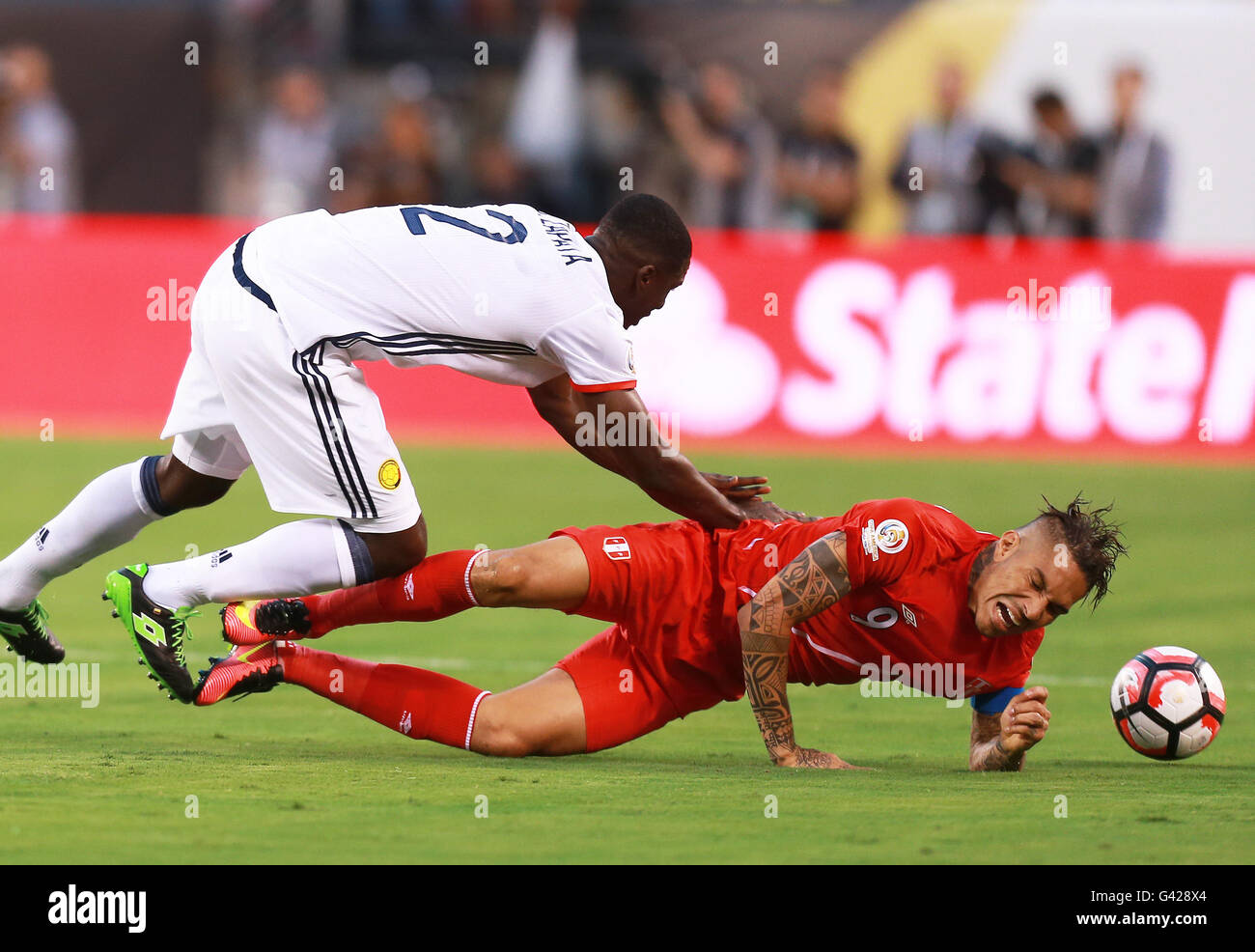 New Jersey, USA. 17th June, 2016. Cristian Zapata of Colombia vies with Jose Guerrero (R) of Peru during their quarterfinal match of 2016 Copa America soccer tournament at the Metlife Stadium in New Jersey, the United States, June 17, 2016. Colombia won in a penalty shootout with 4-2. Credit:  Qin Lang/Xinhua/Alamy Live News Stock Photo